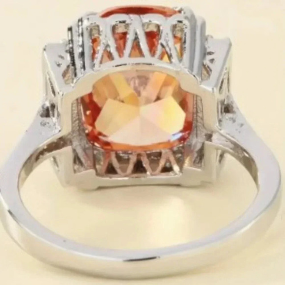 Stunning Champagne Gemstone Costume Ring Zinc Alloy w/ White Gold Plating Size 7 - Picture 3 of 4